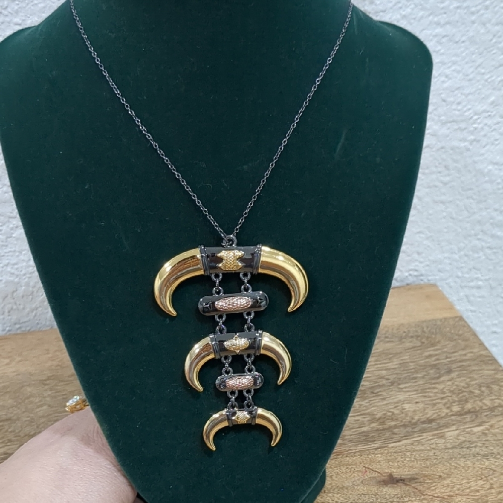HOUSE OF HARLOW Gold Plated Statement Necklace